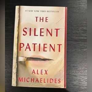 Paperback Book: The Silent Patient by Alex Michaelides
